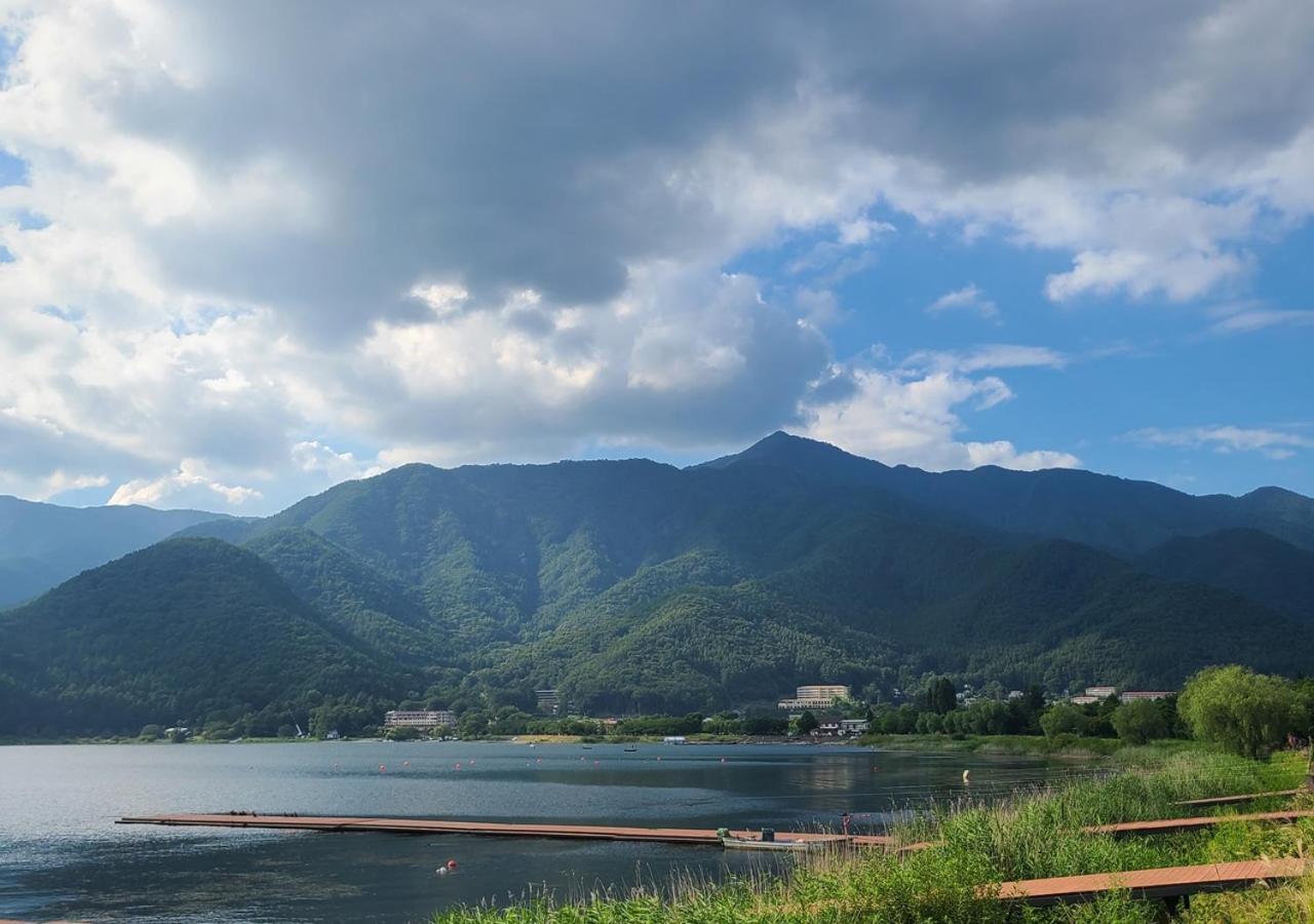 ブルーバードホテル 富士河口湖町 エクステリア 写真