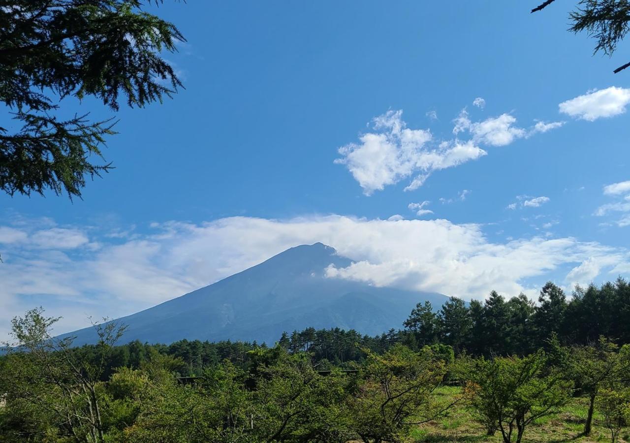 ブルーバードホテル 富士河口湖町 エクステリア 写真